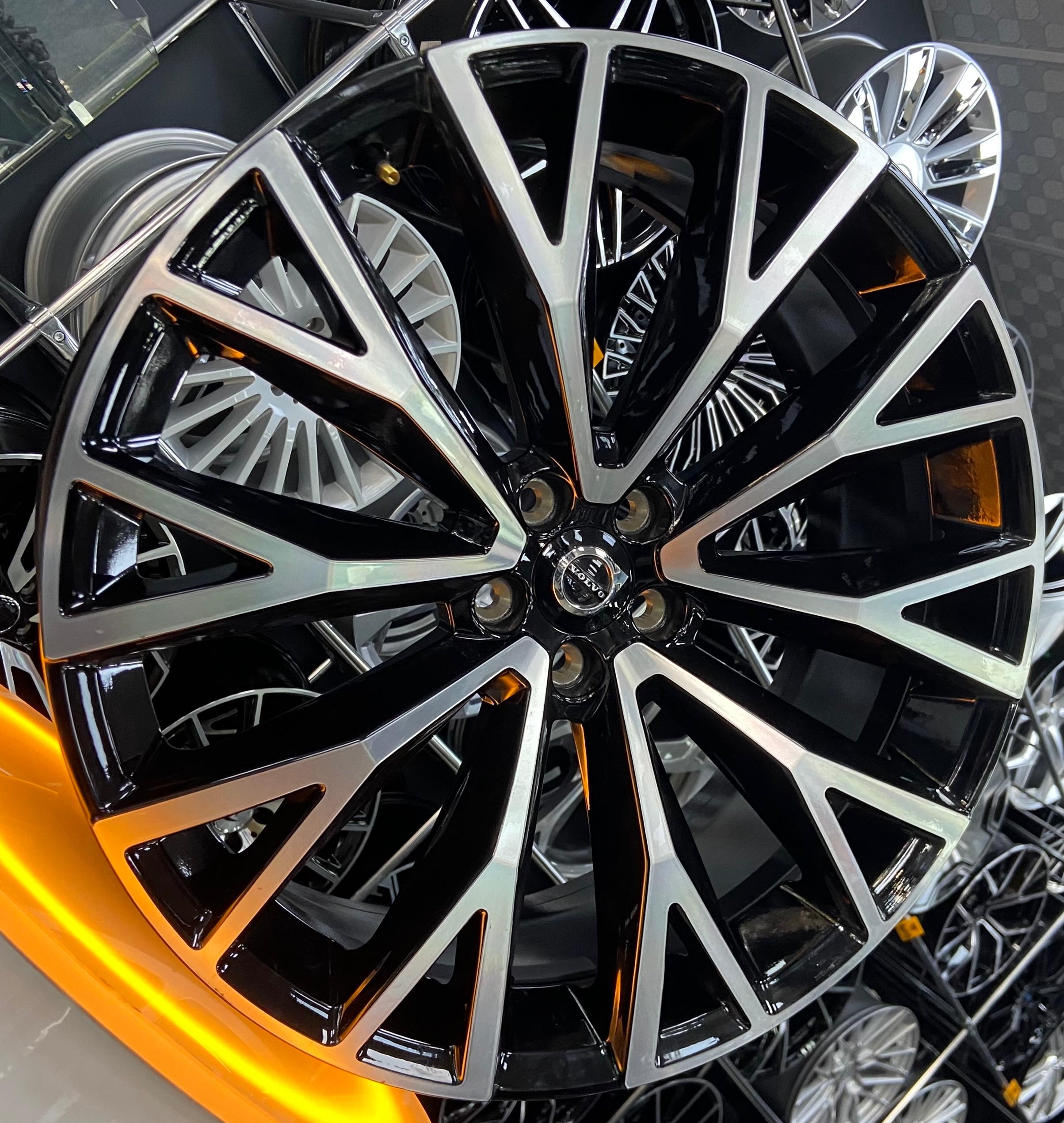 Volvo XC90 ORJ. 9.0X22 5X108 ET43 63.4 Black Diamond LP Jant