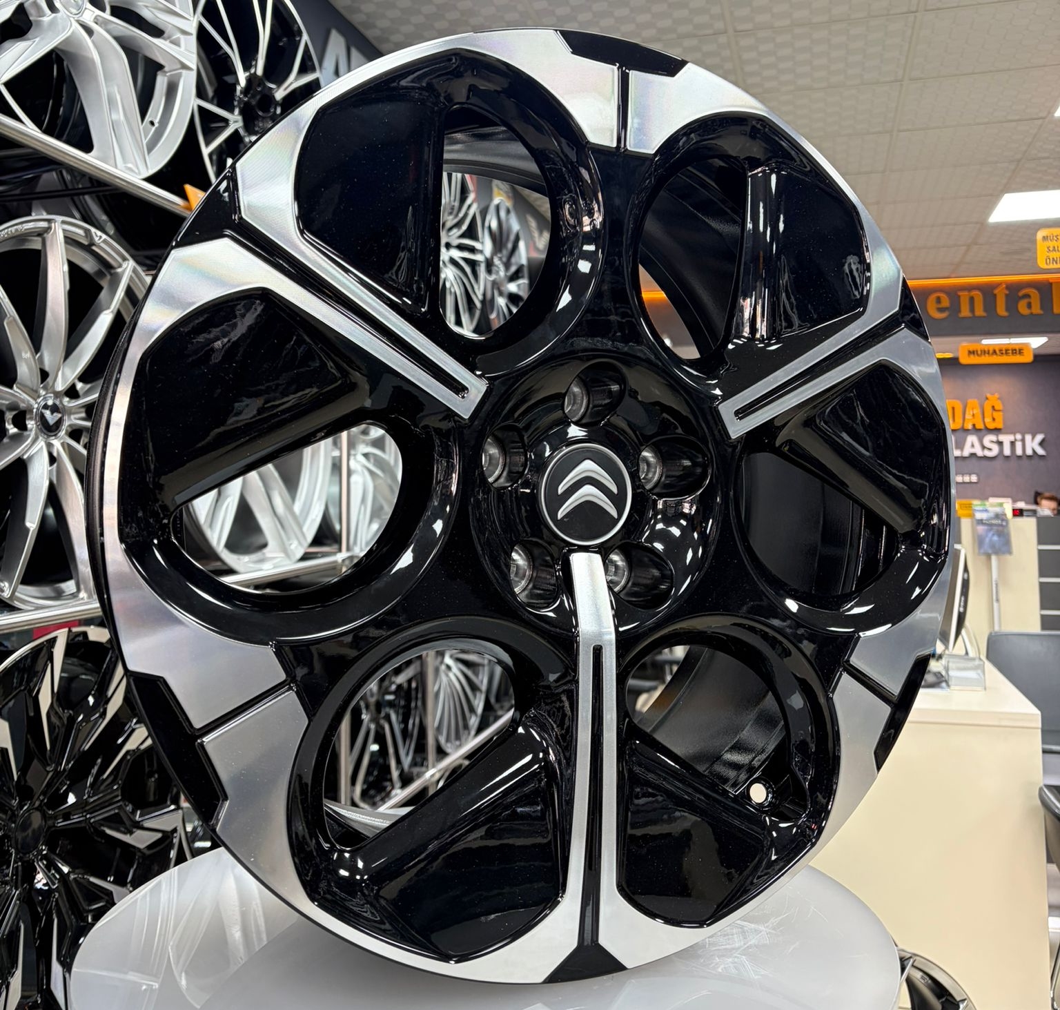 Citroen ORJ. 8.0X19 5X114.3 ET43 65.1 Black Diamond Jant