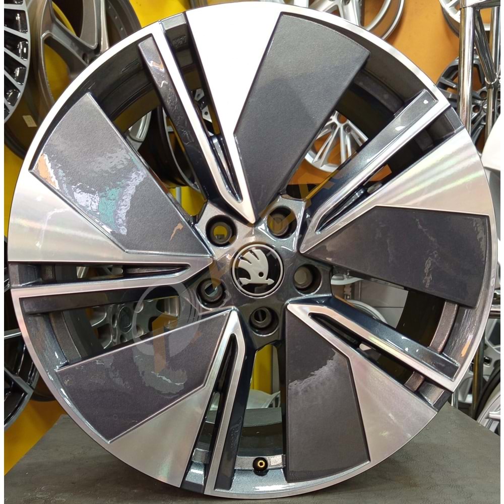 19X8 ÇIKMA JANT 5X112 ET 45 OEM SKODA ELROQ