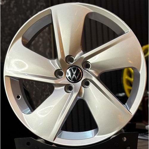 17X7 JANT MODEL 580 5X100 ET40 67,1 SİLVER DEKOR