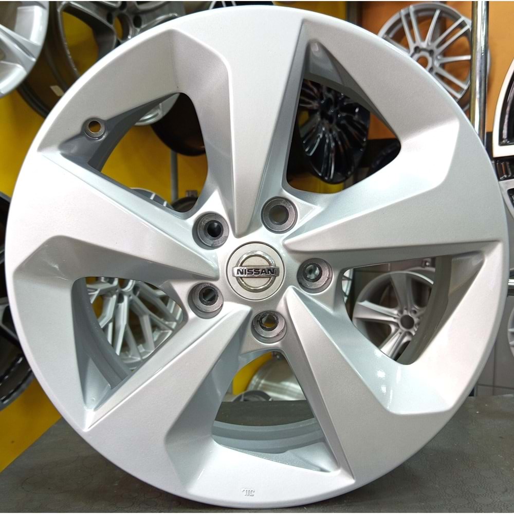 17X7 ÇIKMA JANT 5X114,3 ET 40 OEM NİSSAN